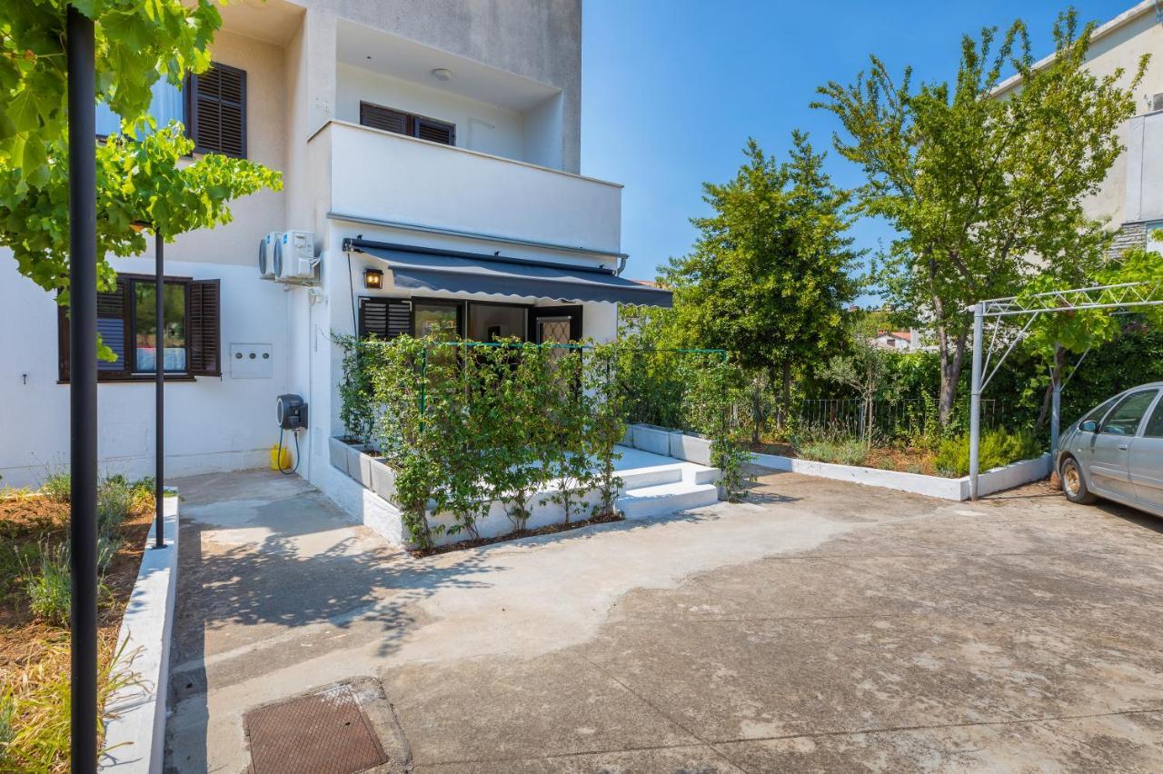 3 Minutes From The Beach: Lovely Studio Apartment Pula Eksteriør billede